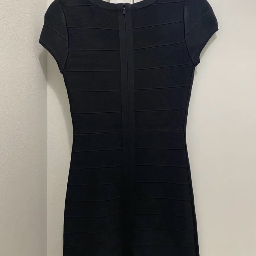 Elegant Black Dress - Picture 2 of 4